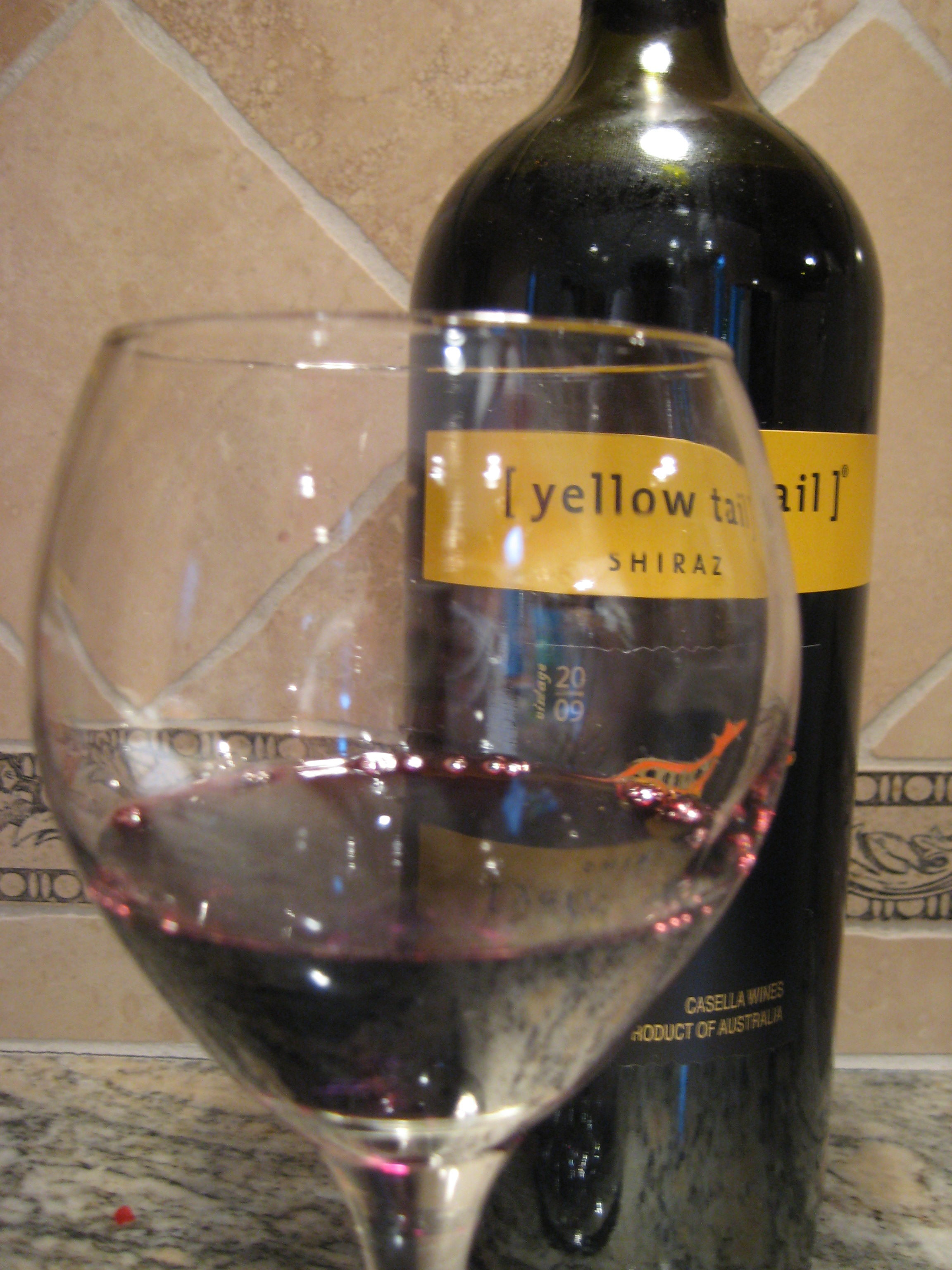 2009 yellow tail Shiraz FIrst Pour Wine