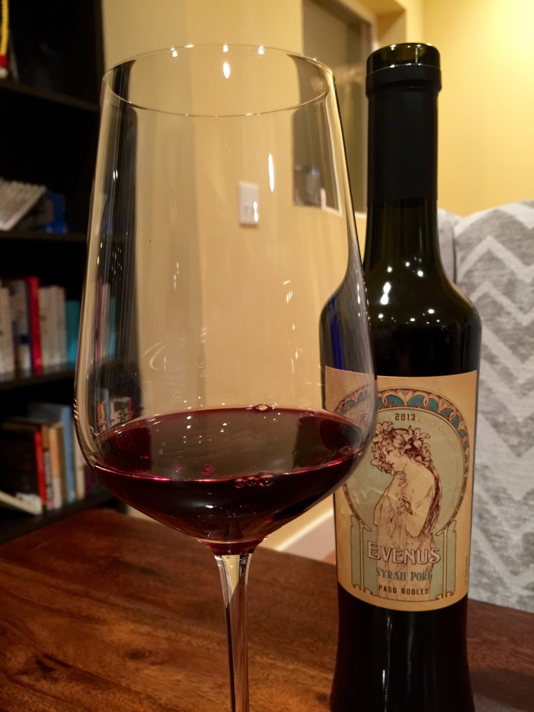 Evenus Syrah Port 2013 Pour