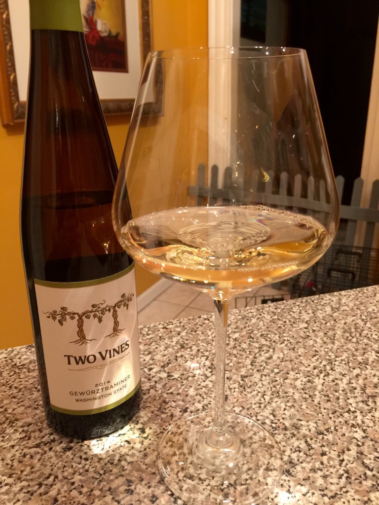 Two Vines Gewurtztraminer 2014 Pour