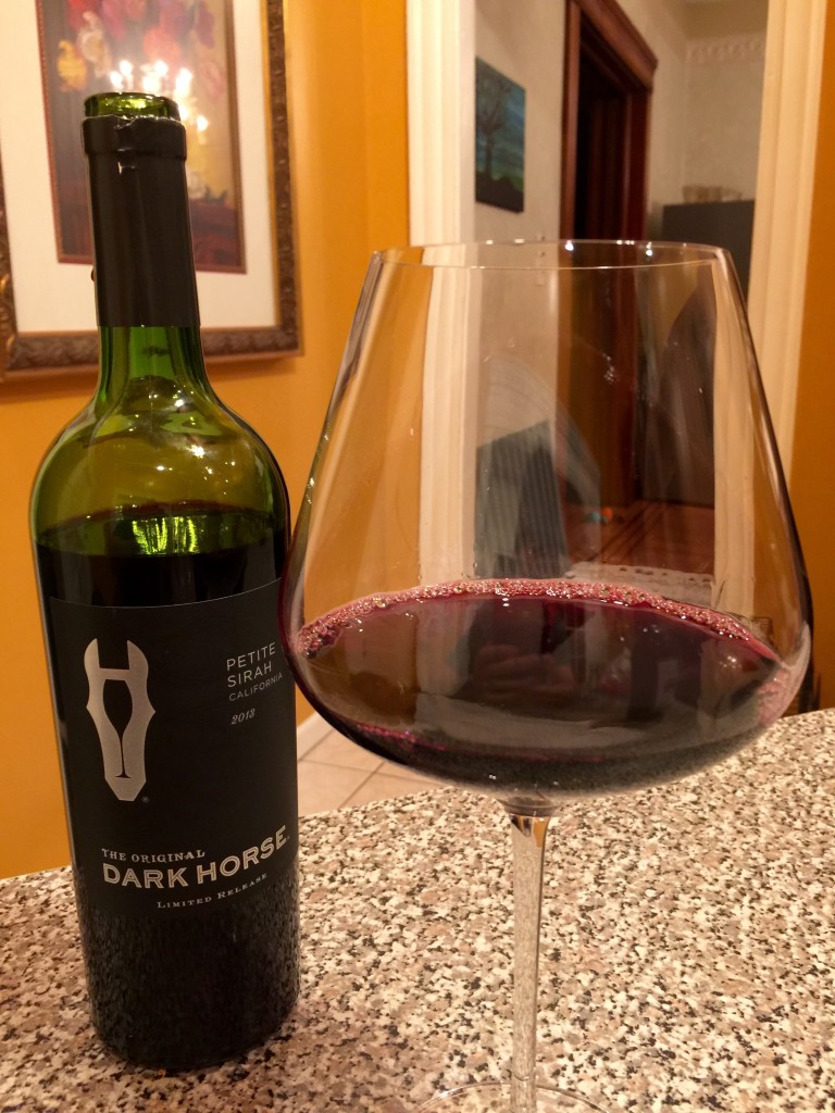 Dark Horse Petite Sirah 2013 Pour