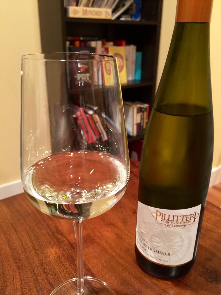 Pillitteri Estates Gewurztraminer Riesling Fusion 2014 Pour