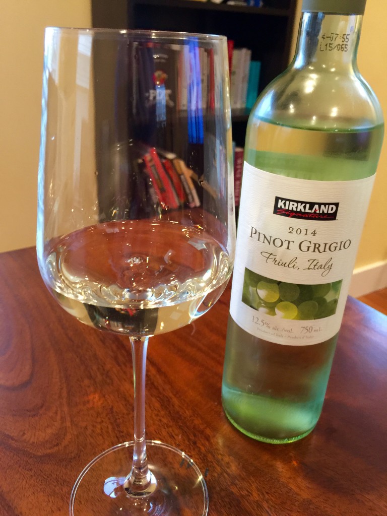 Kirkland Signature Pinot Grigio 2014 Pour