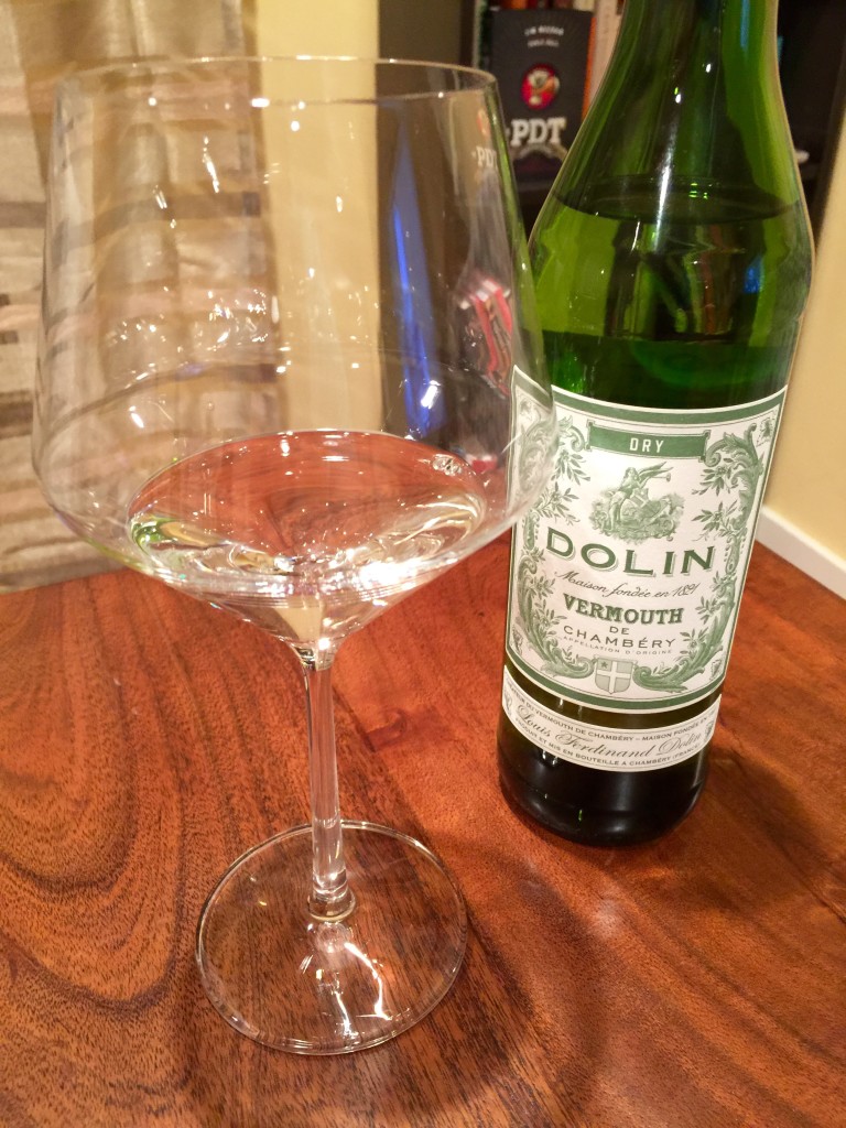 Dolin Dry Vermouth Pour