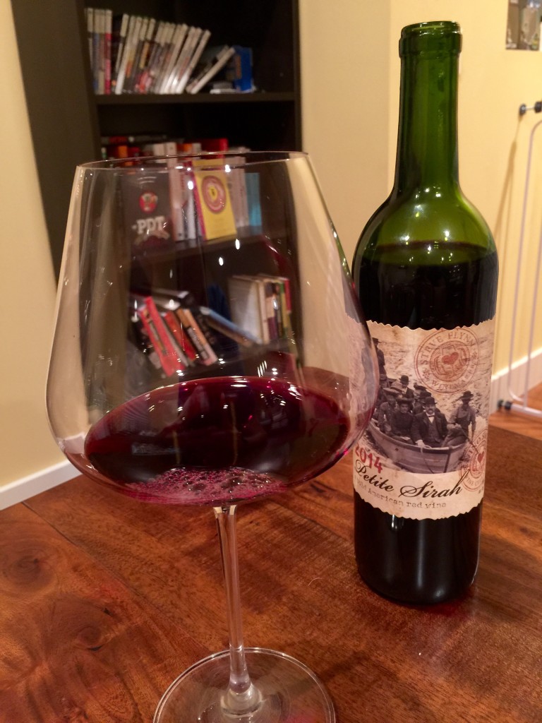 Vino Salida Petite Sirah 2014 Pour