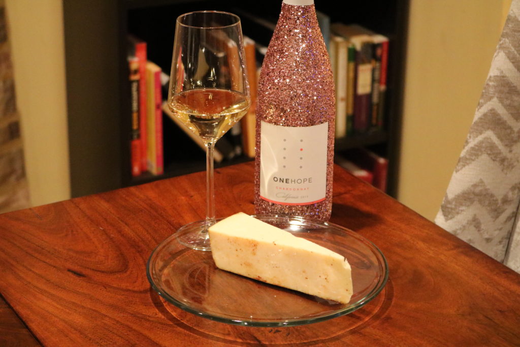 onehope-pink-glitter-edition-chardonnay-2014-w-cinnamon-toscano