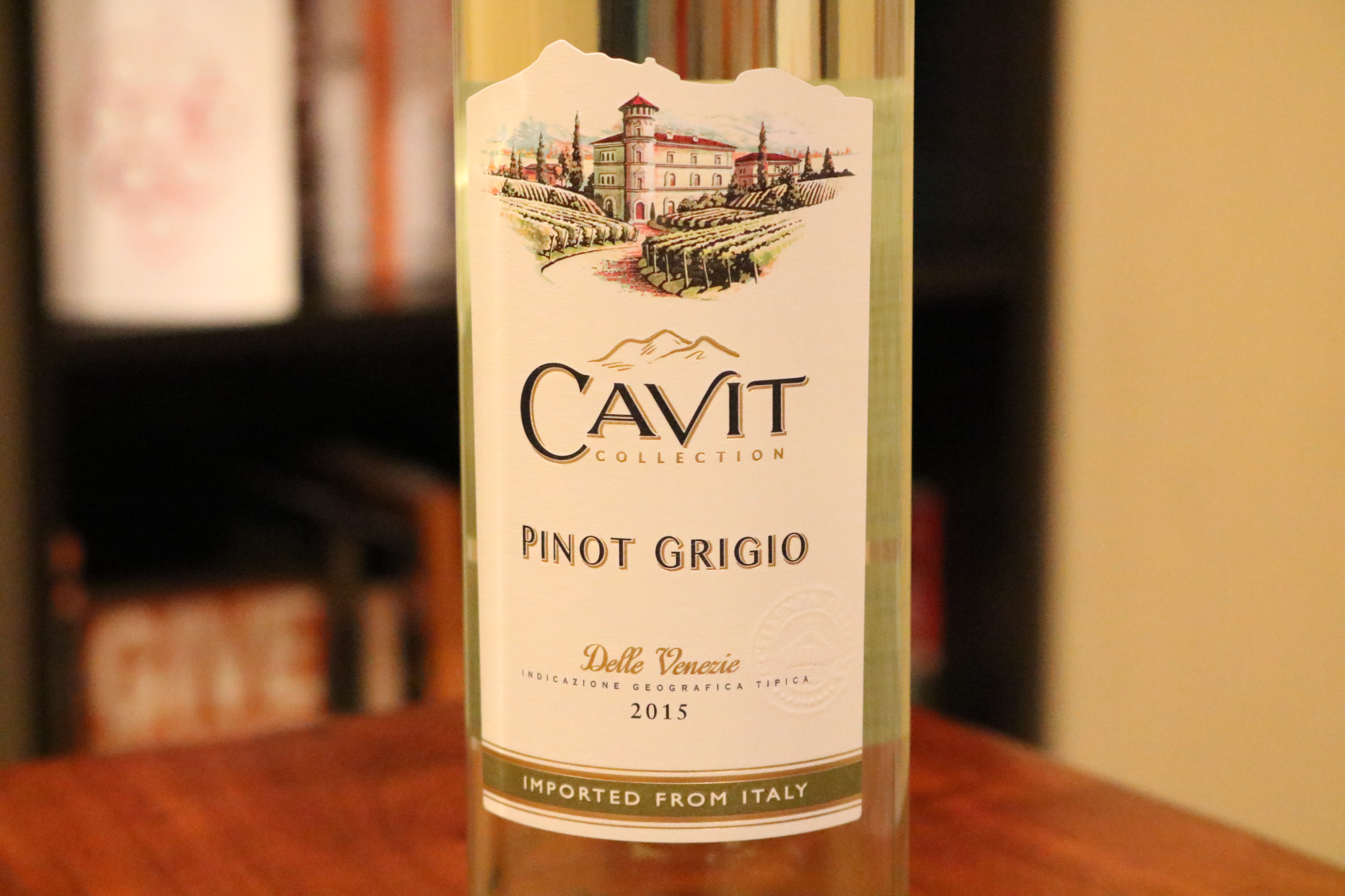 cavit-pinot-grigio-2015-bottle-first-pour-wine